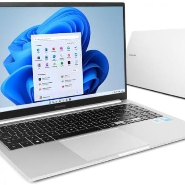 Samsung Galaxy Book 4 15.6 Inch FHD Display, Intel Core 7 Processor/16GB RAM/512GB SSD/Intel Iris XE Graphics/Windows 11 Home English Silver English Silver